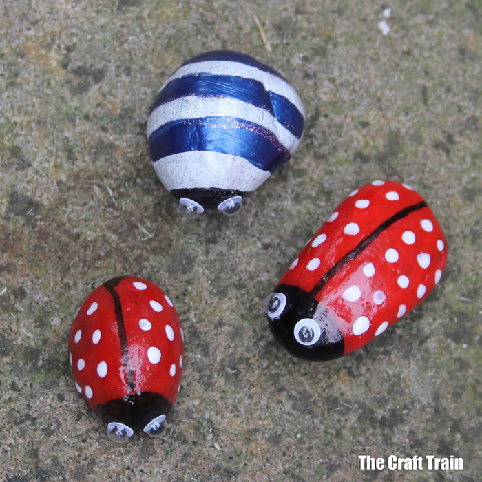 Rockpainting idea for kids – make ladybug rocks #bugs #kidscrafts #rockart #insects #minibeasts #ladybugcraft