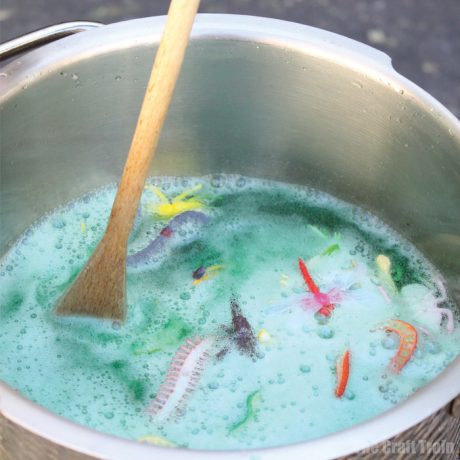 Easy kids bubbling brew activity for Halloween