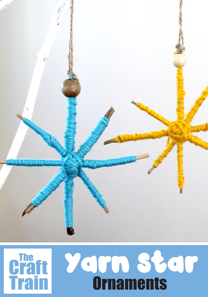 Yarn star ornaments made from garden twigs wrapped in yarn – souch a simple and eco-friendly Christmas craft for kids #yarn #Christmas #kidscrafts