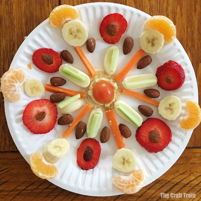 Healthy edible art activity for kids. This is a great way to encourage fussy eaters to touch and try new foods. Making art on their own plate is calming so picky eaters will be more open to trying new things. They end up with a fabulous and healthy artwork they can eat! #healthyeating #fussyeating #edibleart #kidsactivities #cookingwithkids #kidsfood #mandala