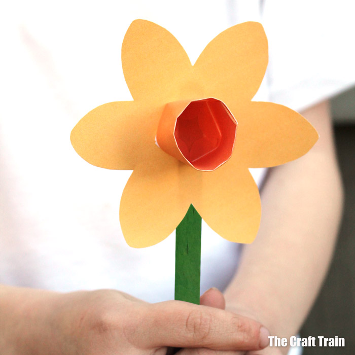 hand held paper daffodil craft