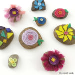 Create decorative flower stones using yarn, tiles and buttons