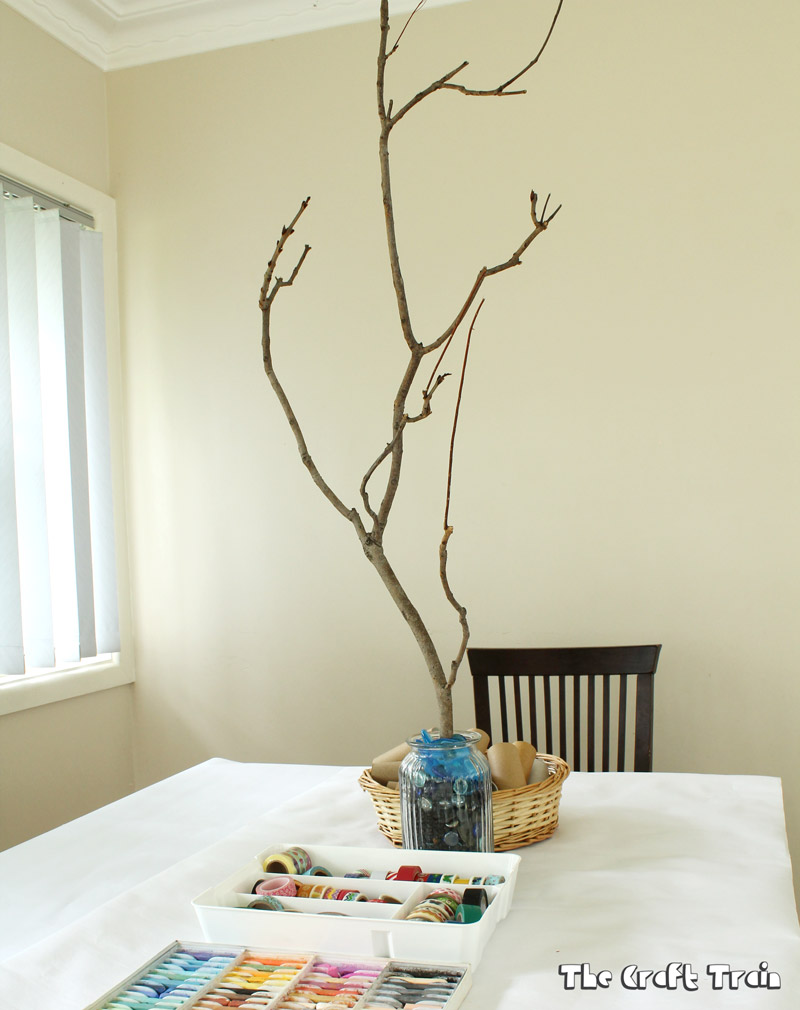 Decorate a bare branch with paper rolls