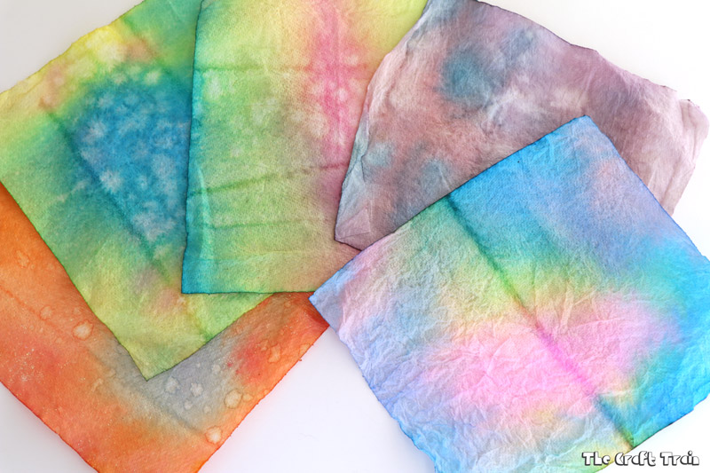 scrunch dyed paper towel