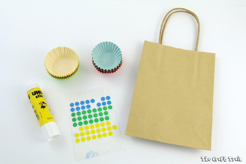 This is a fast and simple way to make a gorgeous flower gift bag from cupcake liners - perfect for mothers day!