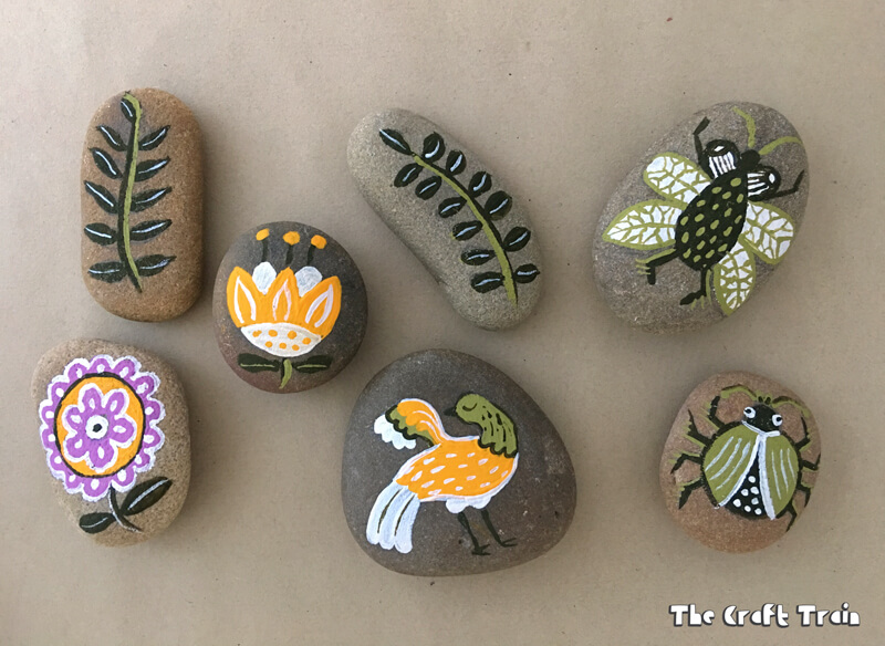 A fun rock painting craft inspired by traditional folk art. Store the rocks in a matching hand-sewn felt bag – with free printable pdf pattern 