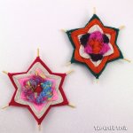 Make some pretty Gods eye yearn stars for Christmas decorations. This is a fun Christmas craft for kids! #christmas #christmascraft #yarncraft #godseye #kidscraft