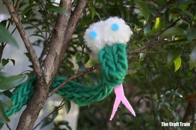 finger knit snake craft for kids