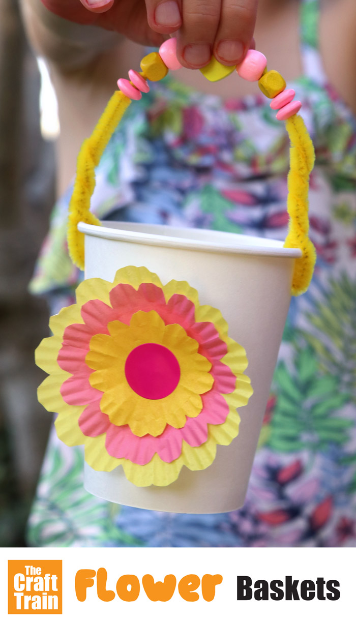 Paper cup flower baskets, perfect for Easter and very quick and easy to make #Eastercrafts #Easter #basket #papercupcrafts #flowercrafts