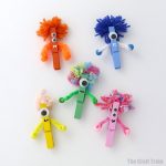 Monster craft idea for Halloween – simple peg monsters #easycrafts #kidscrafts #monstercrafts #kidsactivities #clothespins #pegs #pegcrafts