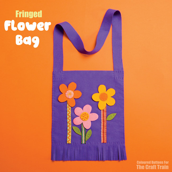 How to sew a bag from felt. This fringed flower bag makes an easy sewing project for kids and would be a nice handmade gift idea for a friend #kidssewing #handmade #sewing #flowercraft #bag #felt