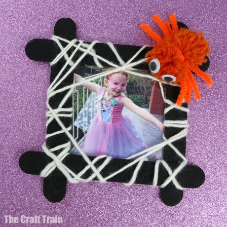 Spooky spider frame - The Craft Train