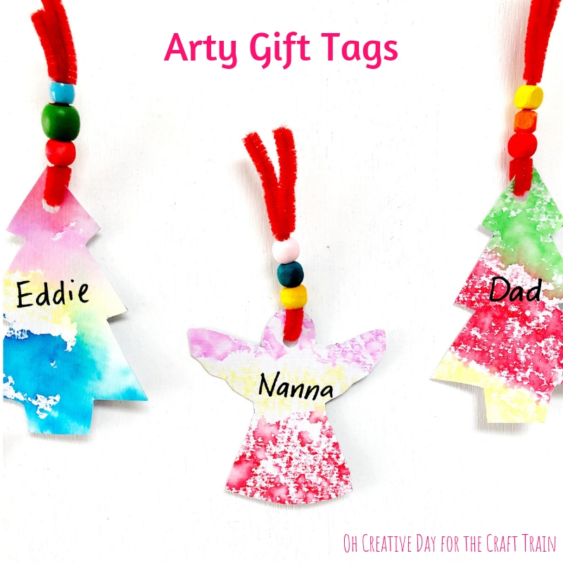 Arty DIY gift tags for Christmas - make your own colourful CHristmas gift tags using cookie cutters and this easy process art technique #kidsart #christmascrafts #kidscrafts #cookiecutters #gifttags #christmasgifts #foilprinting
