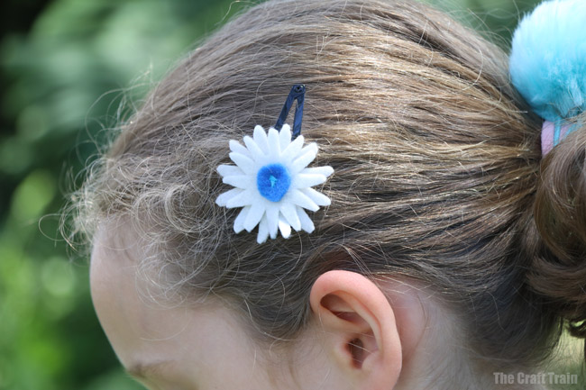 Felt flower hair clips - The Craft Train