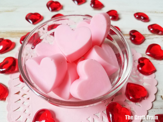 strawberry soap DIY - cute strawberry heart shaped soaps kids can make. These would make a sweet handmade gift for Valentines Day or Mothers Day #handmadesoap #strawberry #hearts #valentines #handmadegifts #diysoap