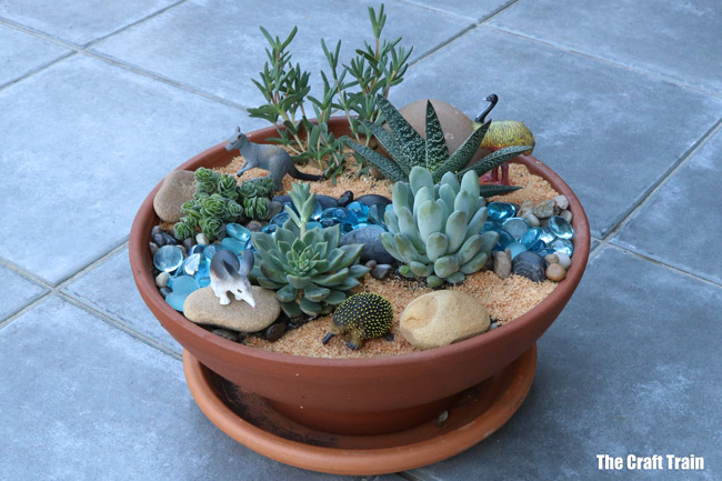 Easy gardening project for kids, make an Australian animal themed succulent garden in a pot. This is a lovely small world for inaginary play or a gorgeous handmade gift for somebody special #succulents #succulentgarden #smallworld #gardeningwithkids #australiananimals #gardening #kidsactivities