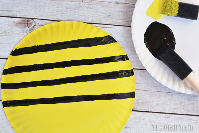 process - adding stripes to the paper plate