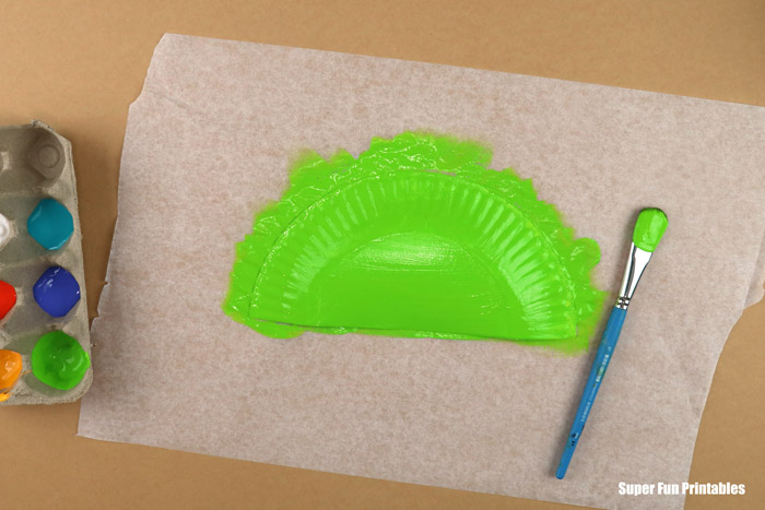 Paper plate dinosaur craft step 1