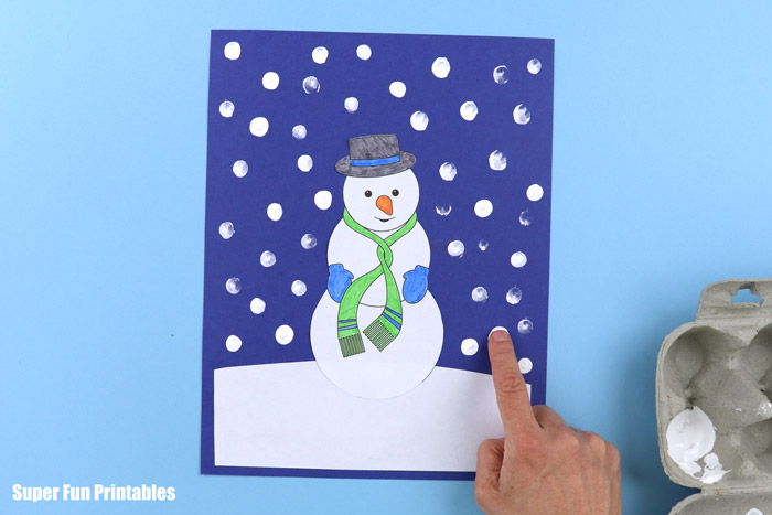 making finger print snow around the snowman