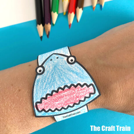 Shark paper bracelet - The Craft Train