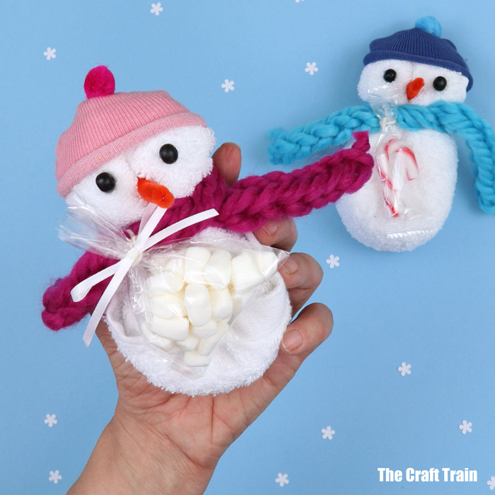 Easy washcloth snowman craft. THis is a simple DIY gift idea you can make for or with kids
