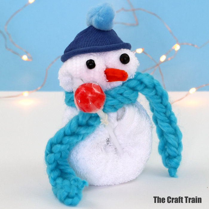 washcloth snowman with lollipop